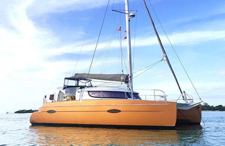 Fountaine Pajot - Lipari 41, con lo scafo colorato