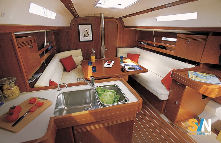 Dufour 365 GL, dinette dall'alto