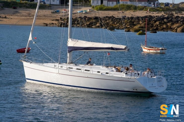 Il Cyclades 50 alla fonda