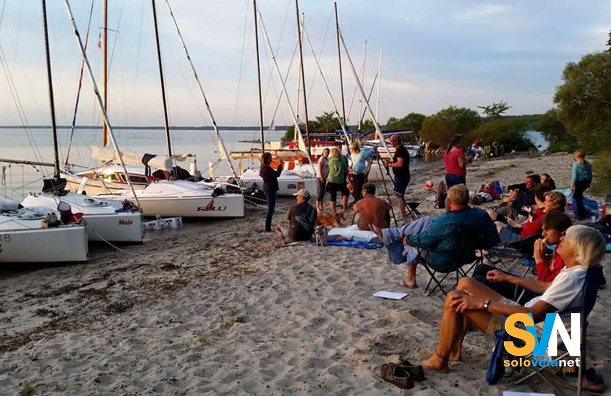 Con la sua chiglia sollevabile il First 18 SE arriva fino in spiaggia