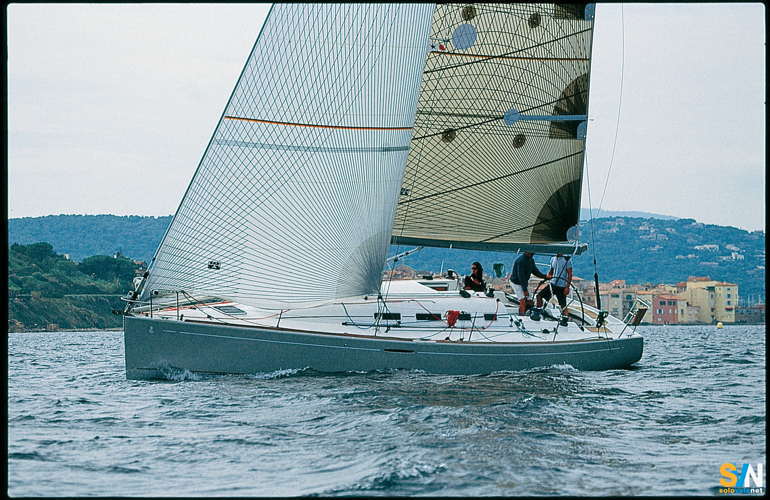 Il First 40.7 visto di lato