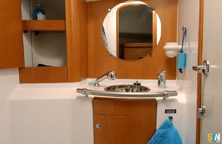 Il First 40.7, il bagno
