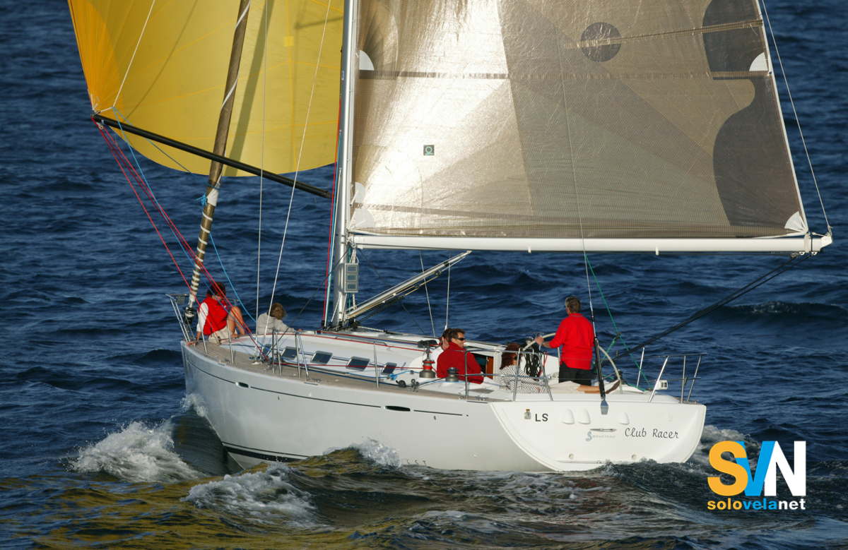 Il First 44.7 in navigazione di poppa