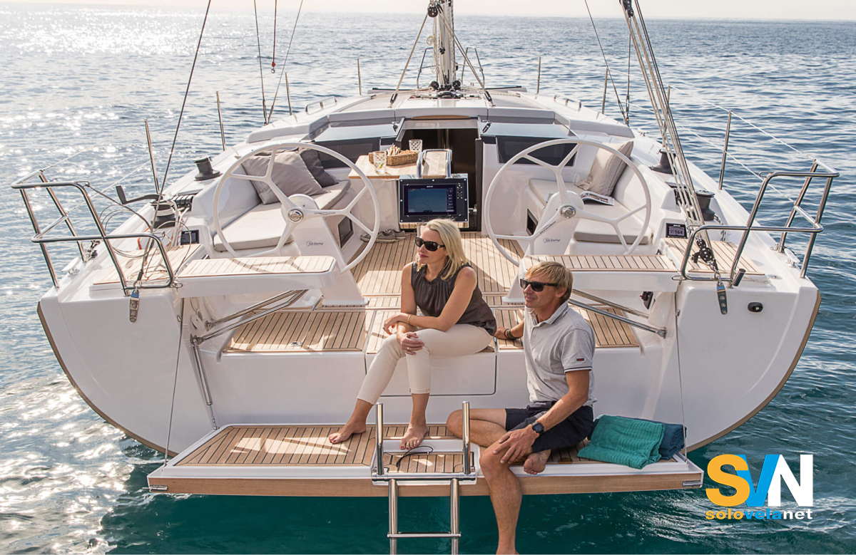 Una vista del pozzetto dell'Hanse 418 con la plancetta aperta