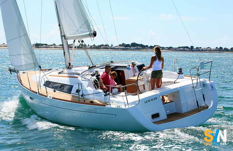 L'Oceanis 37 sempre di bolina