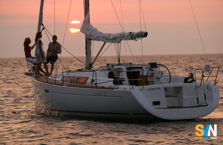 L'Oceanis 37 al tramonto