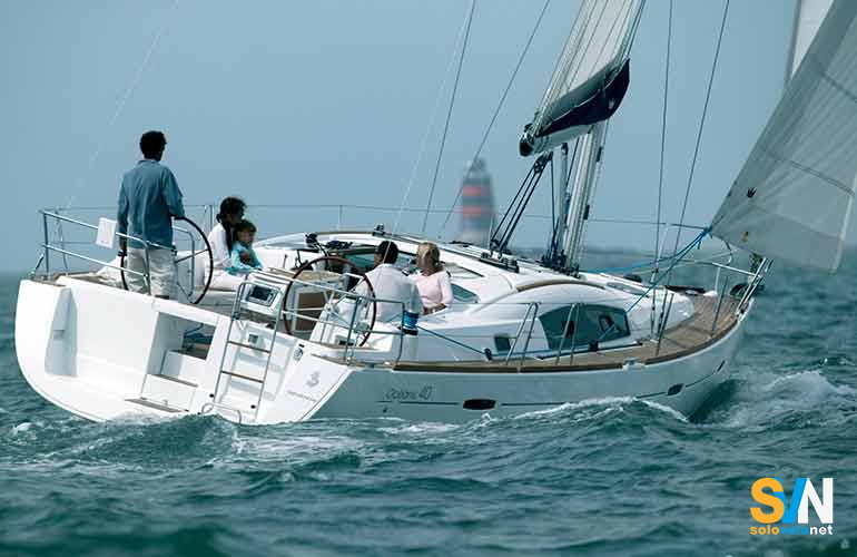 Oceanis 40, visto di poppa