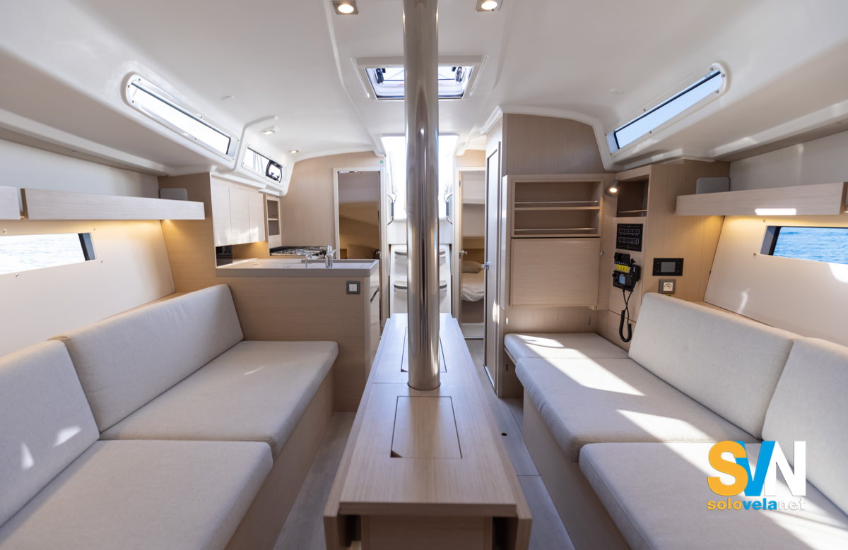 La dinette dell'Oceanis 34.1