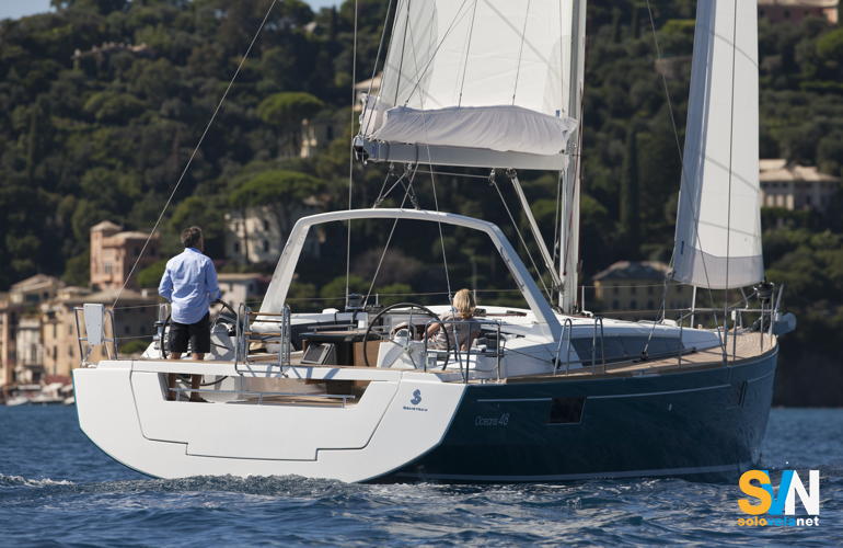 L' Oceanis 48 vistyo di poppa