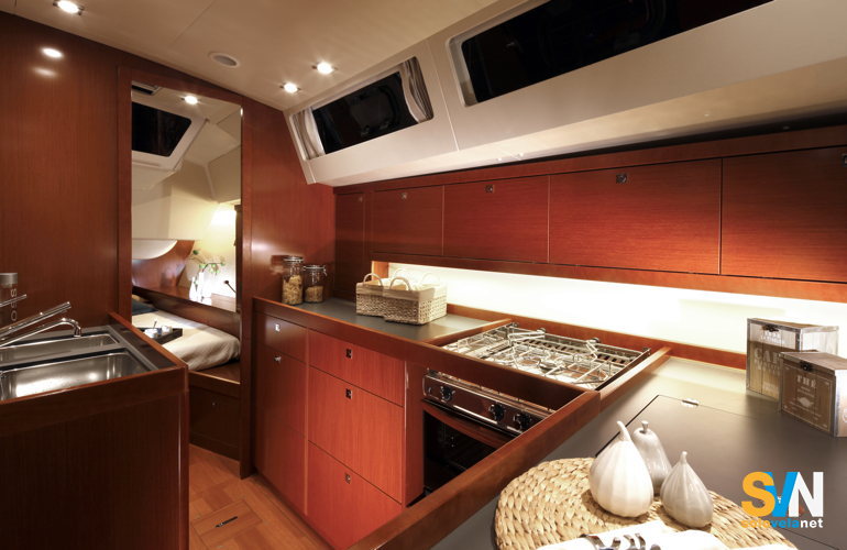 Oceanis 48, la cucina
