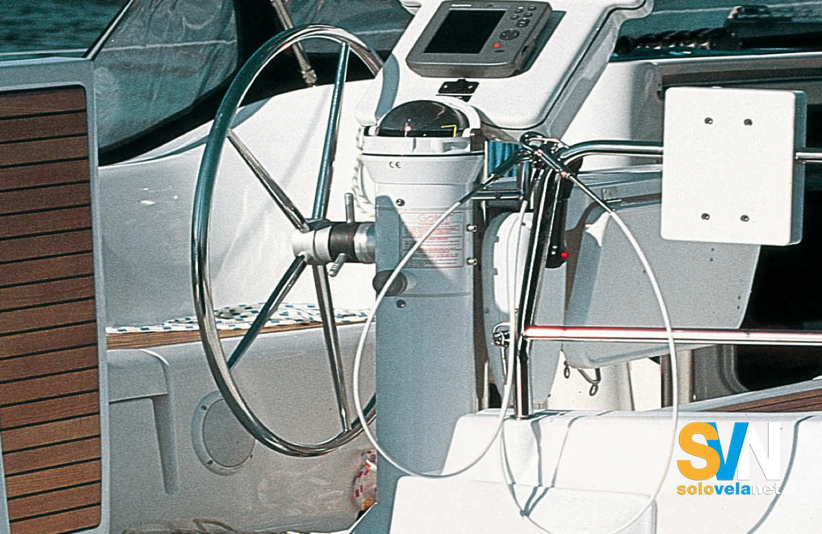 La timoneria dell'Oceanis Clipper 343