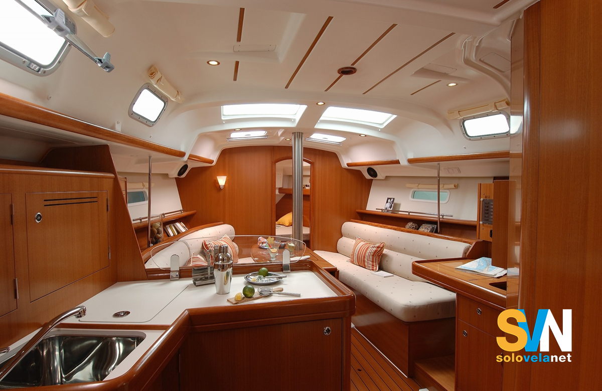 La dinette dell'Oceanis Clipper 343