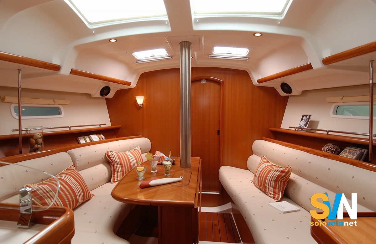 La dinette dell'Oceanis Clipper 343