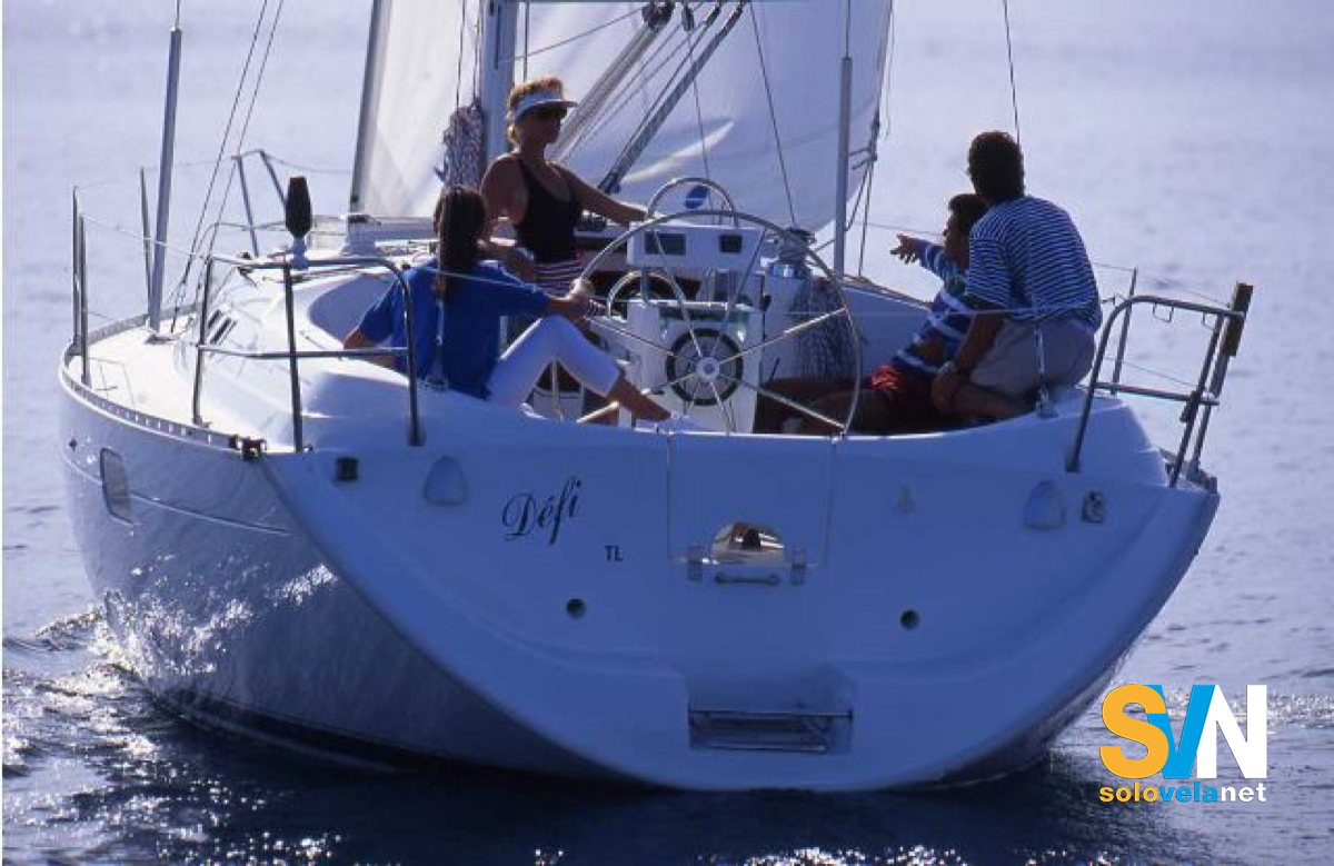 L'Oceanis Clipper 351 di poppa