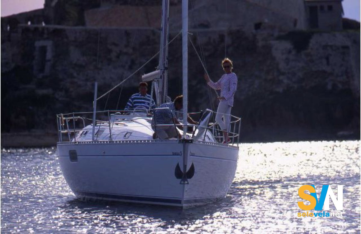 L'Oceanis Clipper 351 di prua
