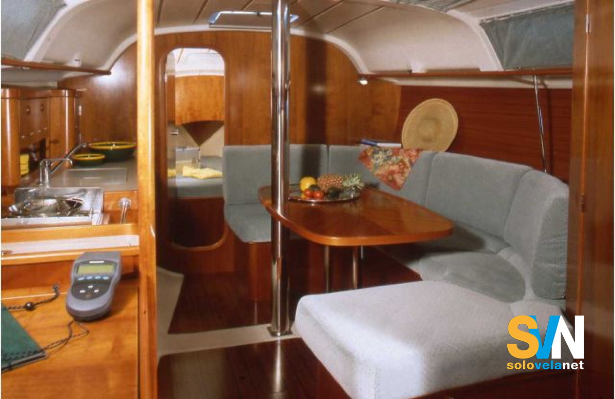 La dinette dell'Oceanis Clipper 351