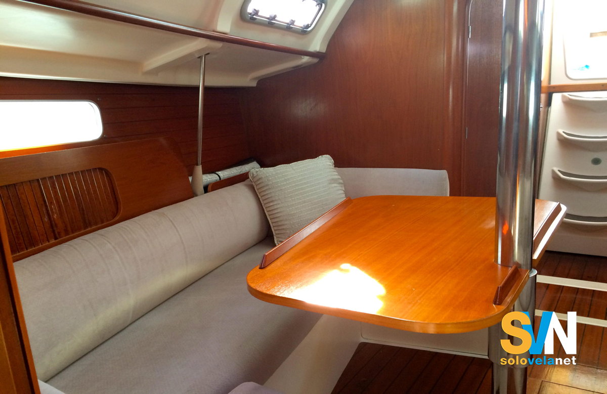 La dinette dell'Oceanis Clipper 321