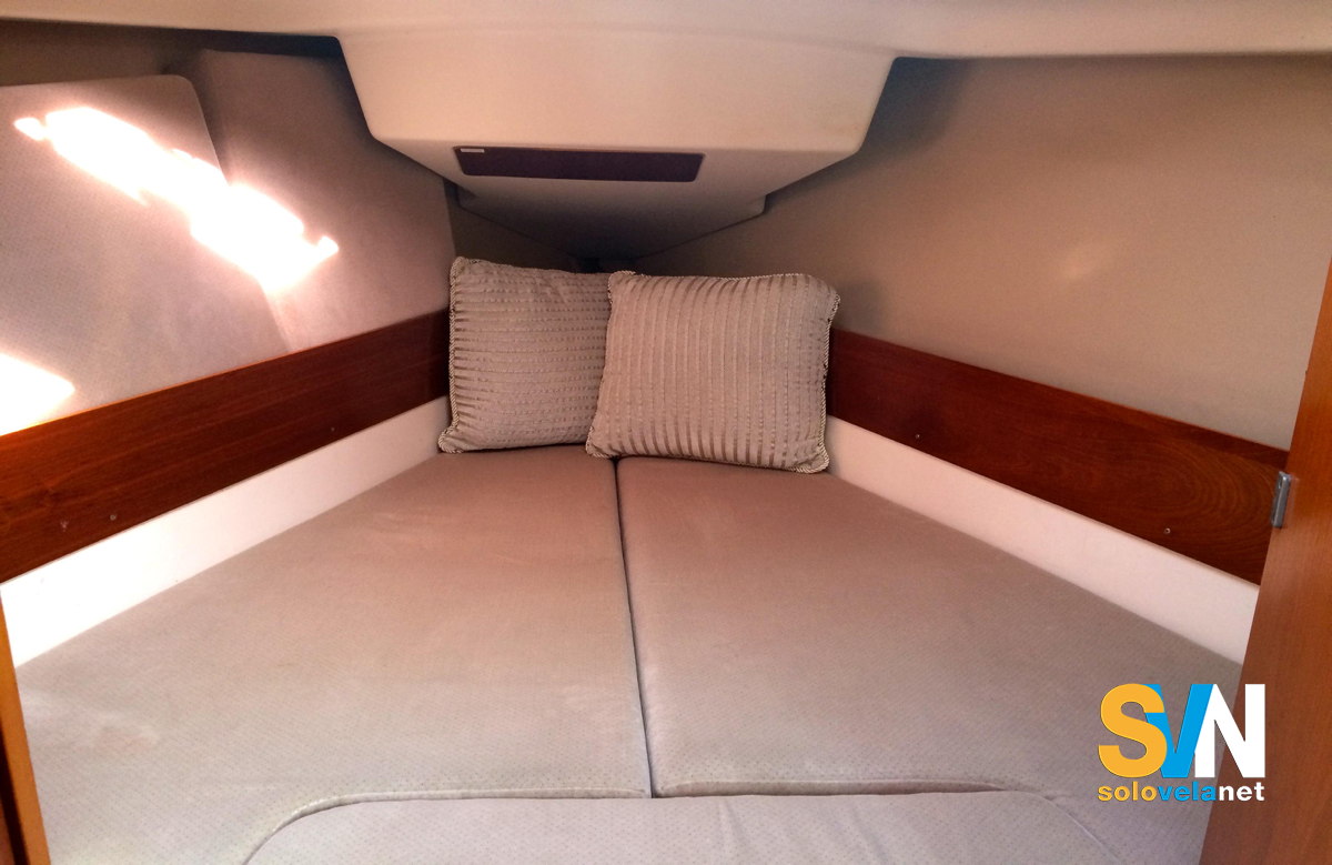 La cabina di prua dell'Oceanis Clipper 321