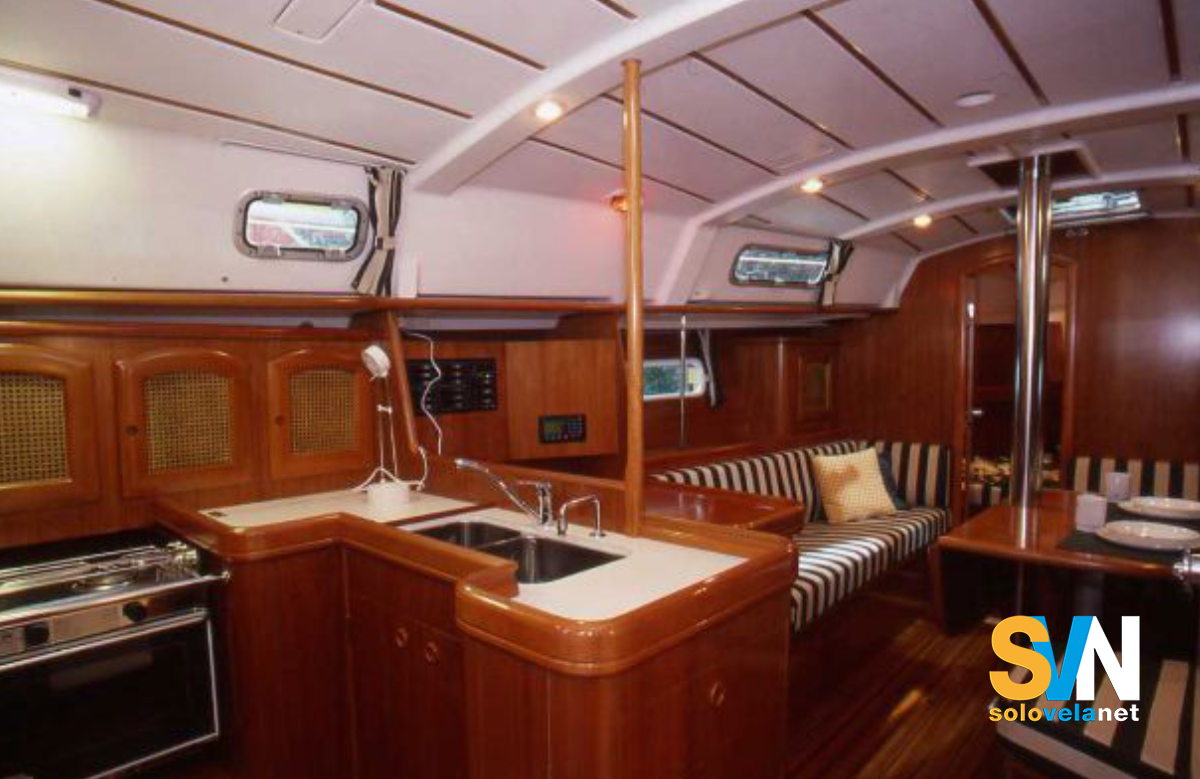 La cucina dell'Oceanis Clipper 361