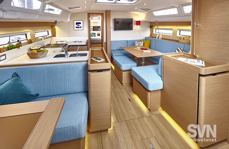 Sun Odyssey 490, la dinette
