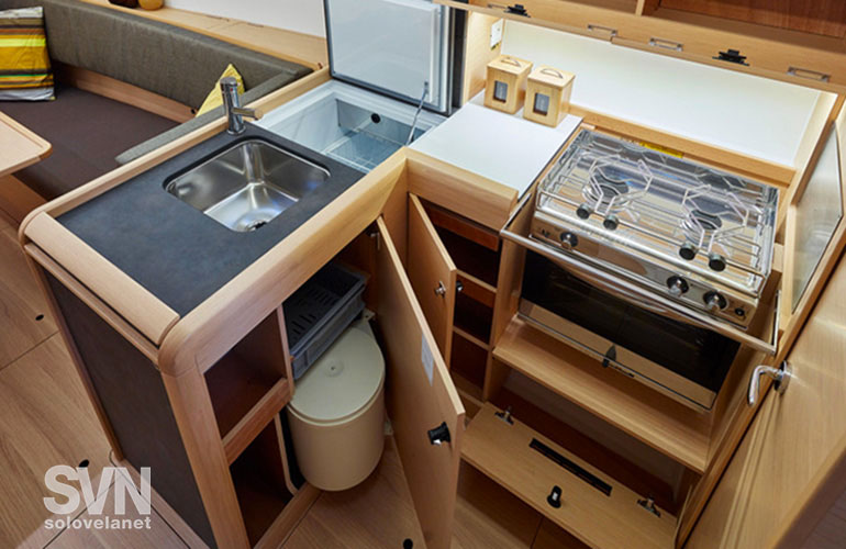 Sun Odyssey 349, la cucina