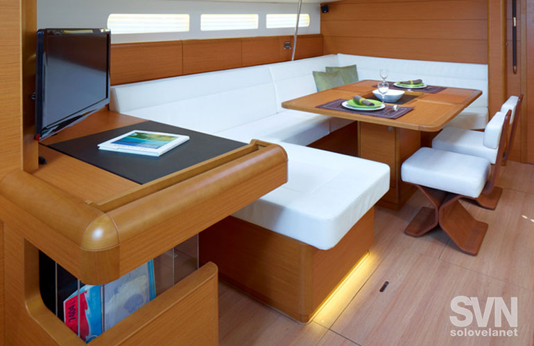 Sun Odyssey 519, la dinette