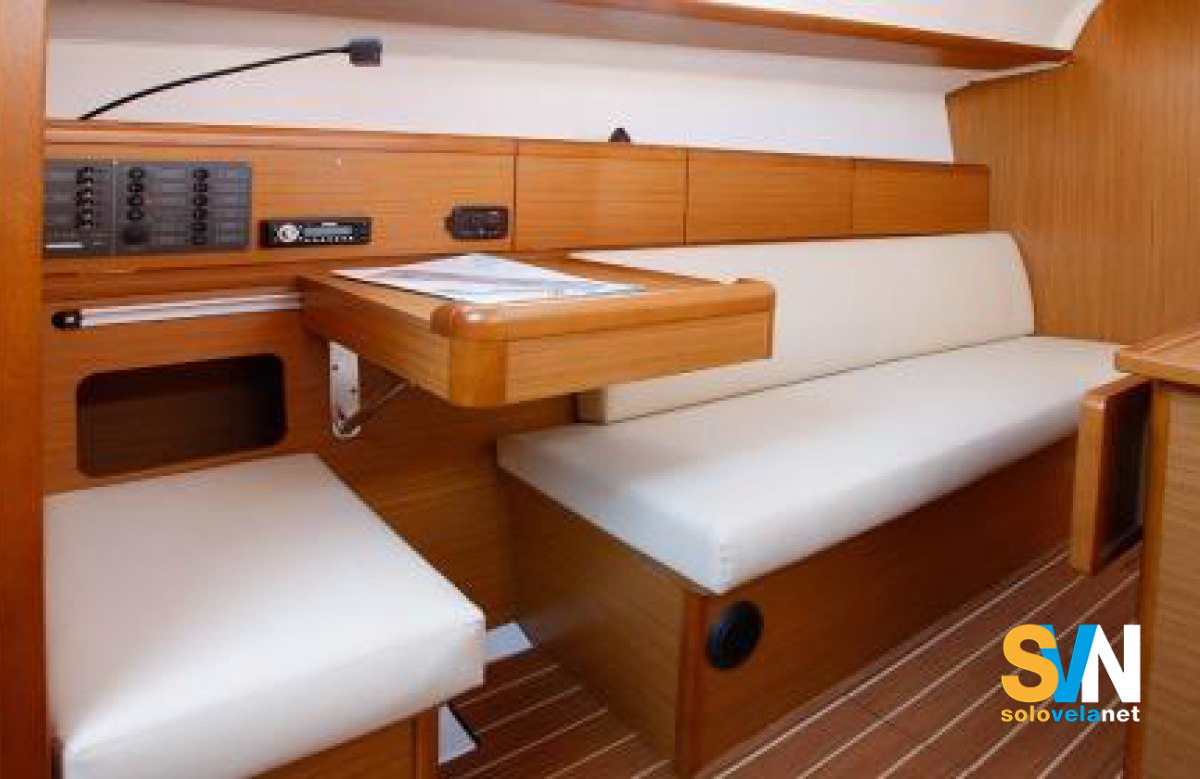 Il tavolo da carteggio del Sun Odyssey 33i