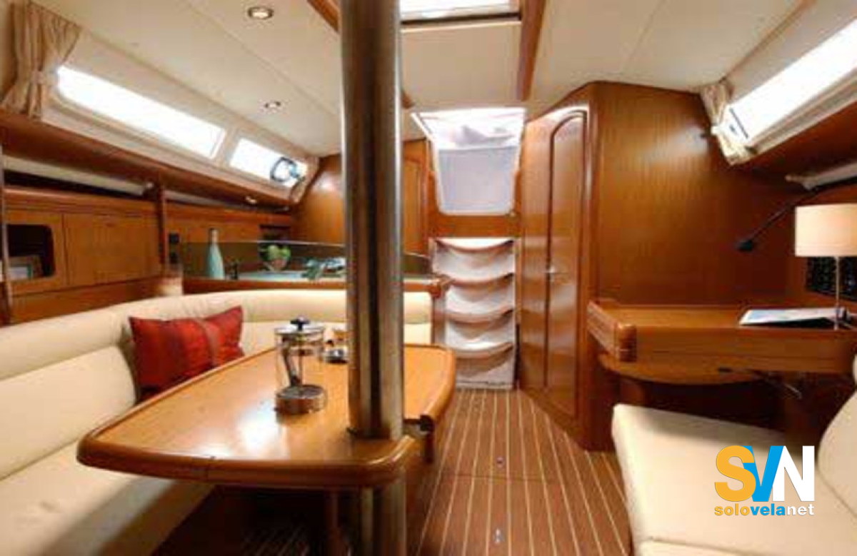 La dinett del Sun Odyssey 36 i vista da prua