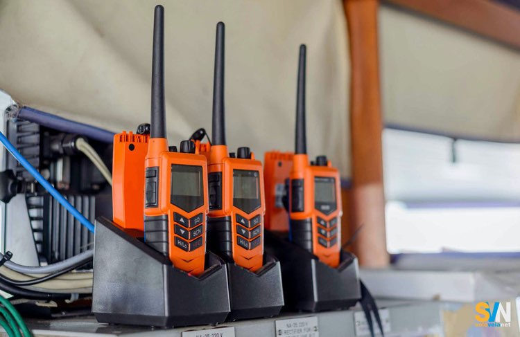 I controlli fondamentali al VHF portatile prima di navigare